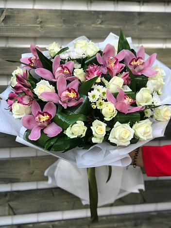 Букет цветов из: Розы и Хризантемы в Ольховке