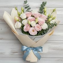 Букет цветов из:  Лизиантусы в Ольховке