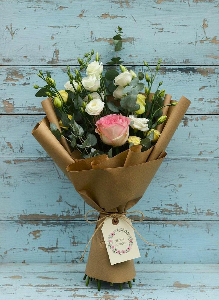 Букет цветов из: Розы и Лизиантусы в Ольховке