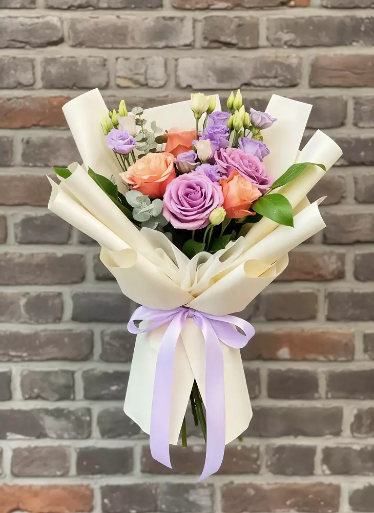 Букет цветов из: Лизиантусы и Розы в Ольховке