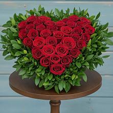 Цветочная композиция из Розы в виде сердца в Ольховке