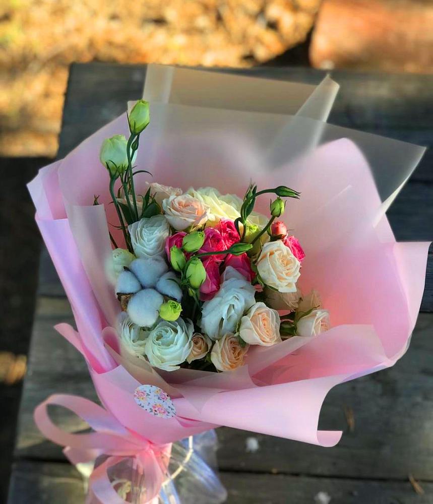 Букет цветов из: Розы и Лизиантусы в Ольховке