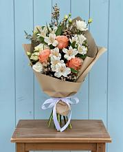 Букет цветов из:  Альстромерии, Лизиантусы, Розы и Хризантемы в Ольховке