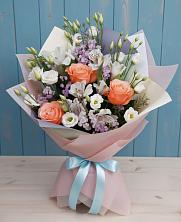 Букет цветов из:  Лизиантусы, Розы, Альстромерии и Гипсофила в Ольховке