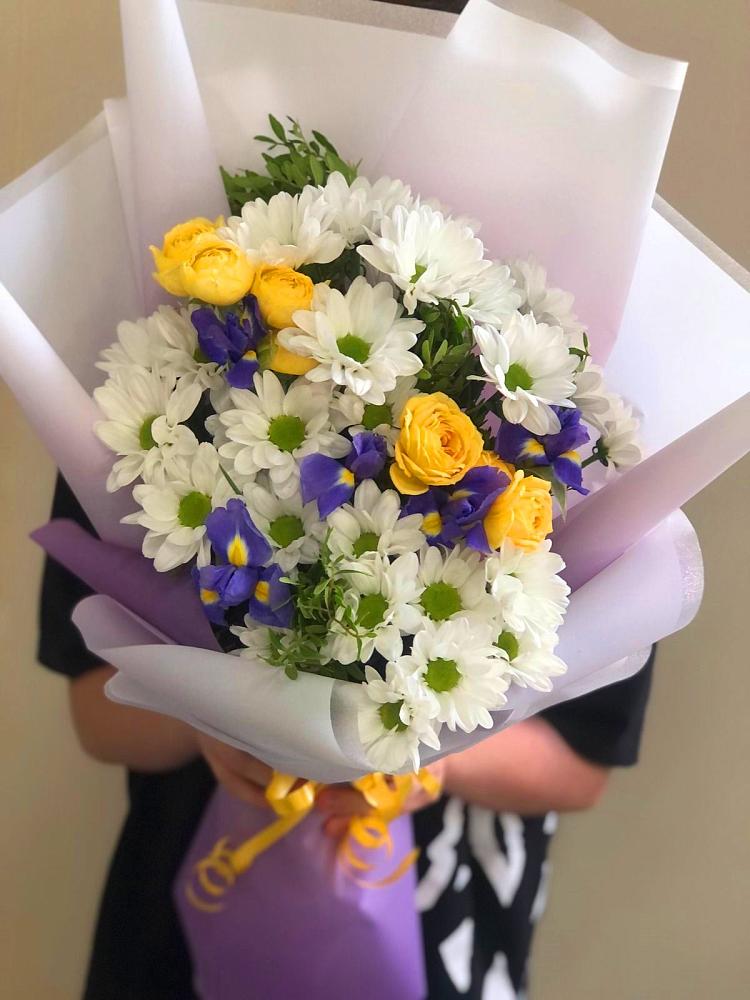 Букет цветов из: Ирисы, Хризантемы и Розы в Ольховке