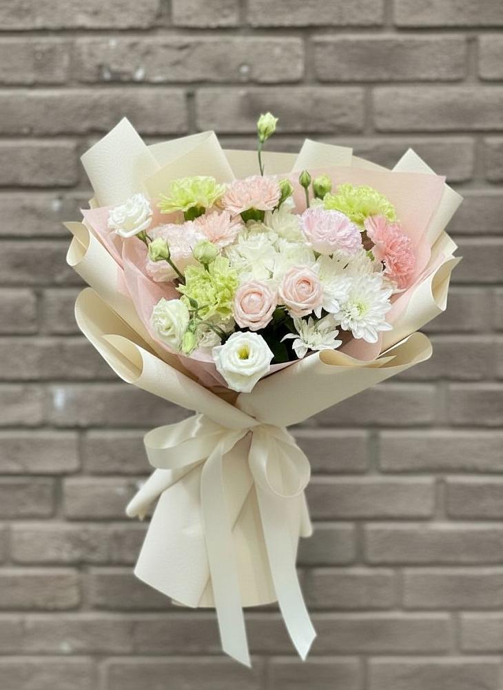 Букет цветов из: Гвоздики, Розы, Лизиантусы и Хризантемы в Ольховке