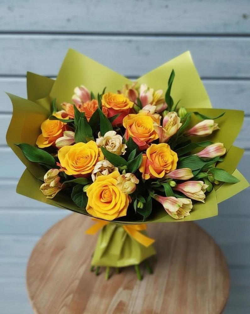 Букет цветов из: Альстромерии и Розы в Ольховке