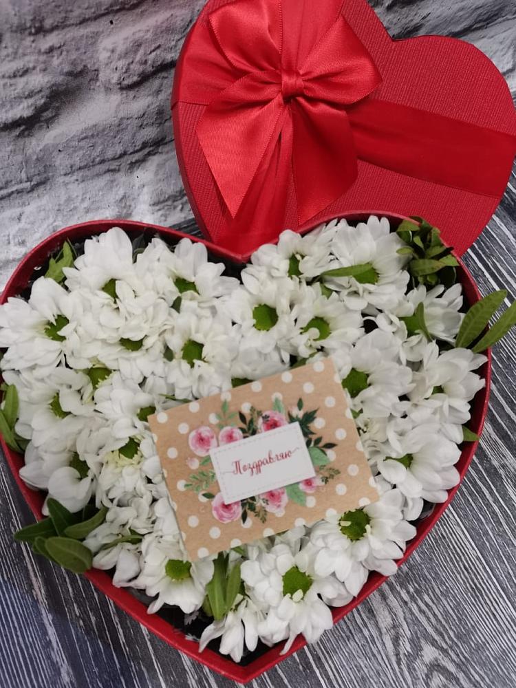 Цветочная композиция из Хризантемы в виде сердца в Ольховке