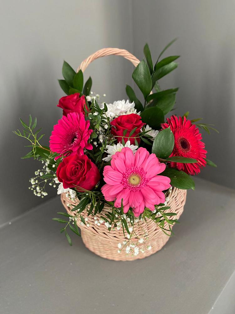 Цветочная композиция из Розы, Хризантемы и Герберы в корзине в Ольховке
