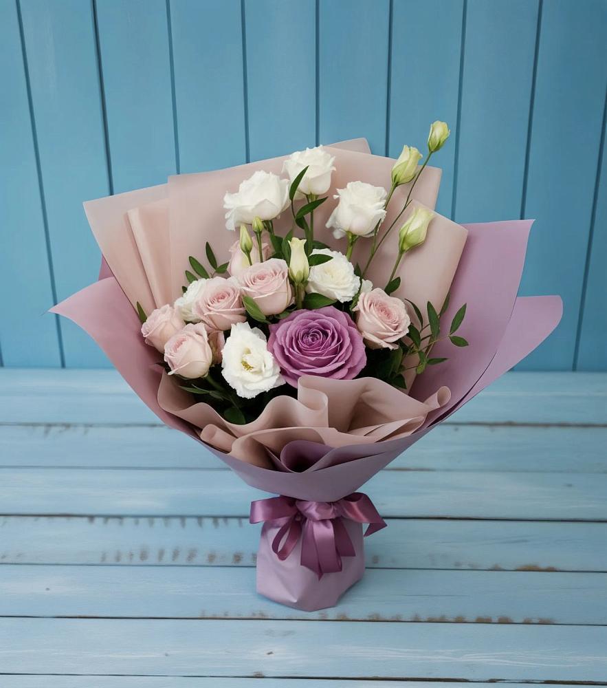 Букет цветов из: Розы и Лизиантусы в Ольховке